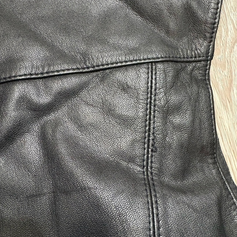 Golden Swallon Black Leather Vest for Men - Picture 8 of 9